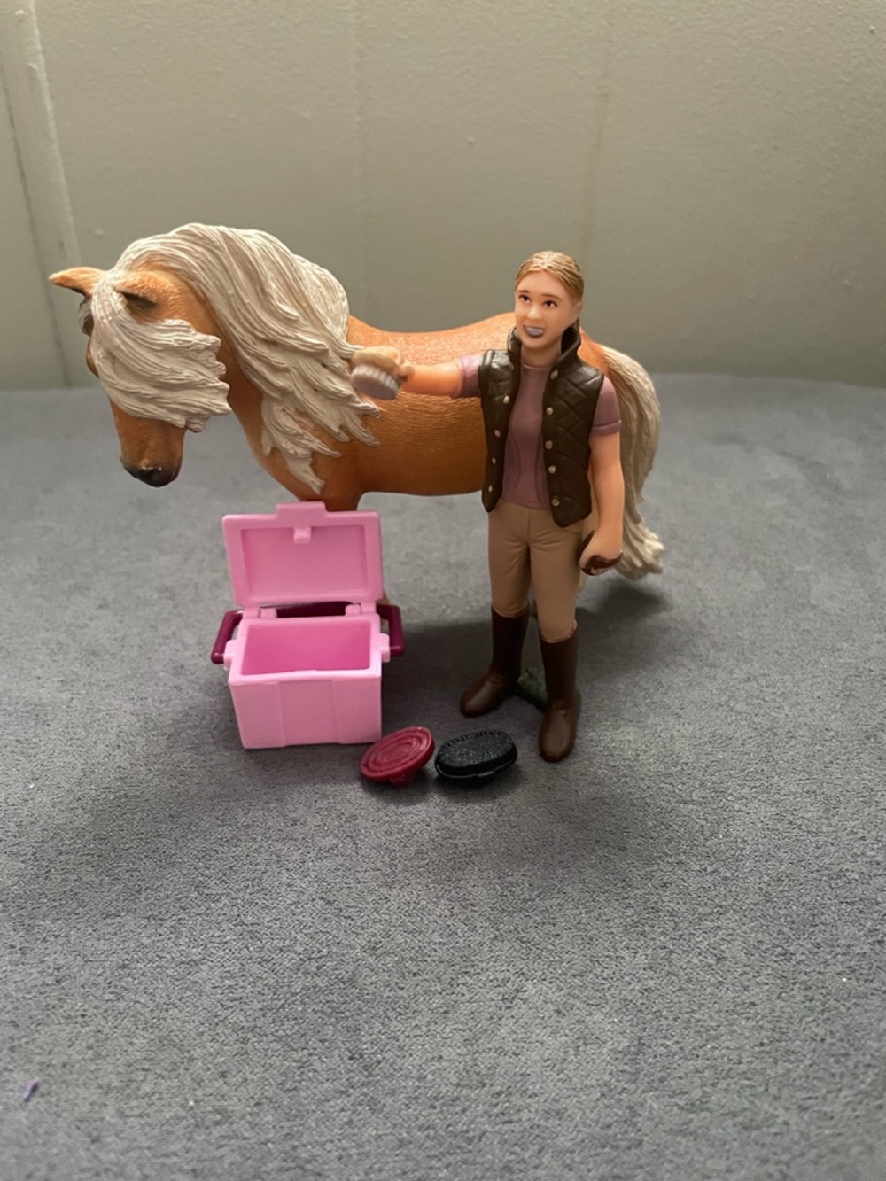 Schleich Horse Grooming Playset with Blonde Rider - Pink Accessories